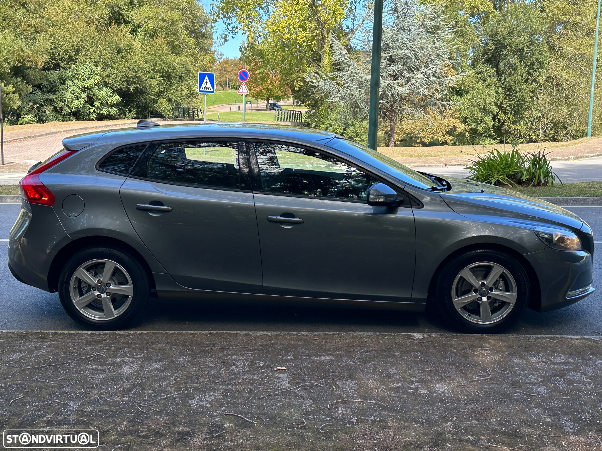 Volvo V40 1.6 D2 Kinetic - 16