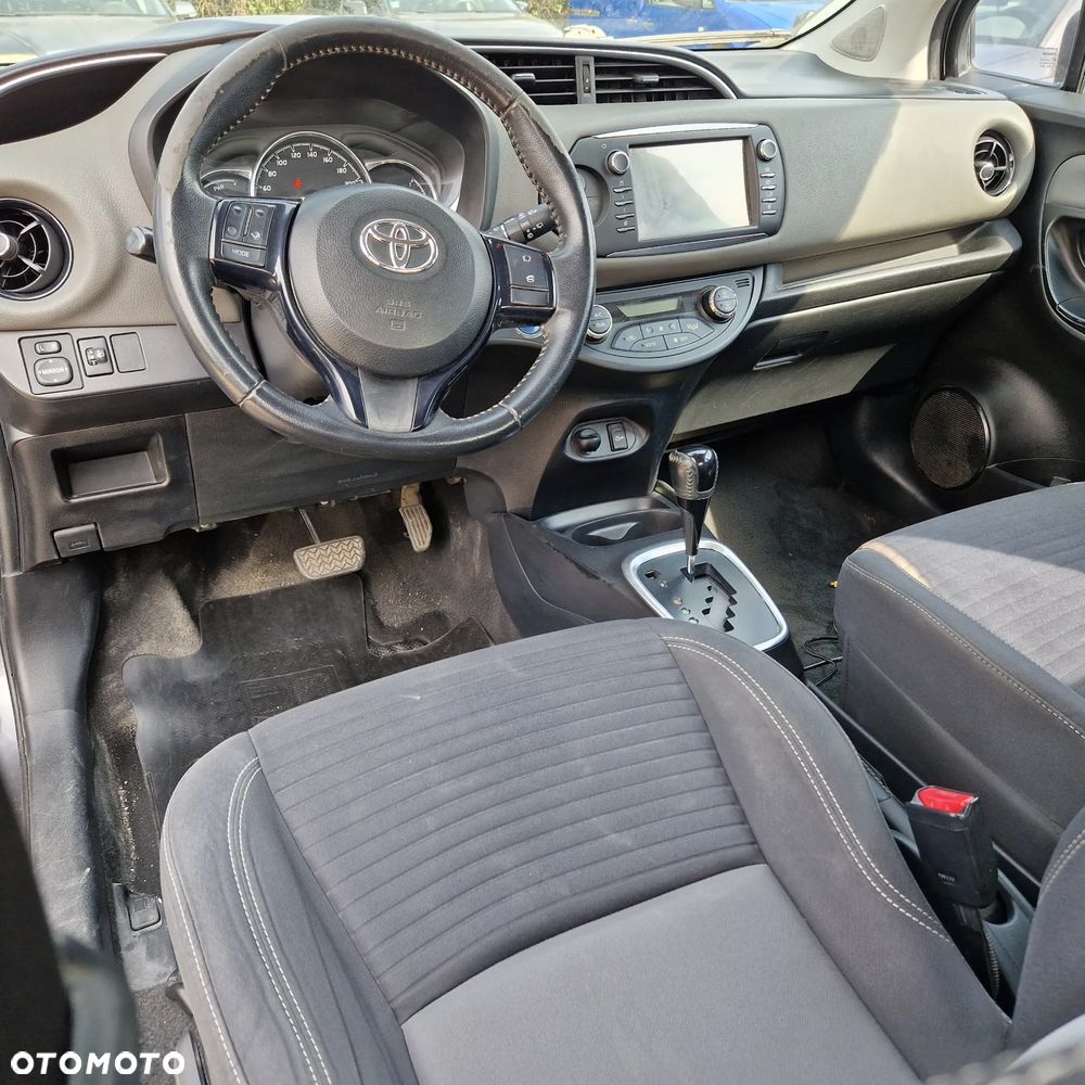 Toyota Yaris Hybrid 100 Sol - 8