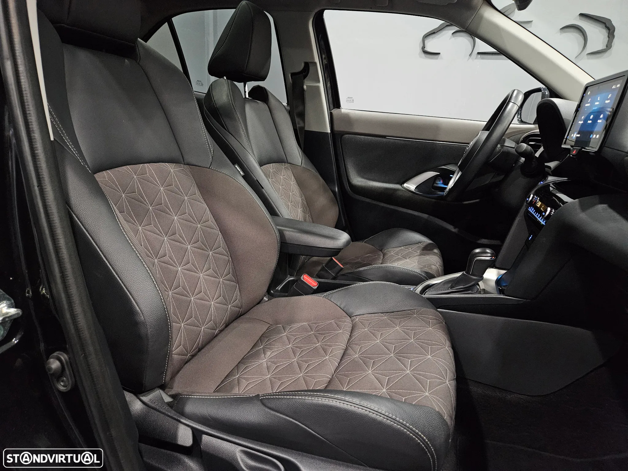 Toyota Yaris Cross 1.5 HDF Luxury - 12
