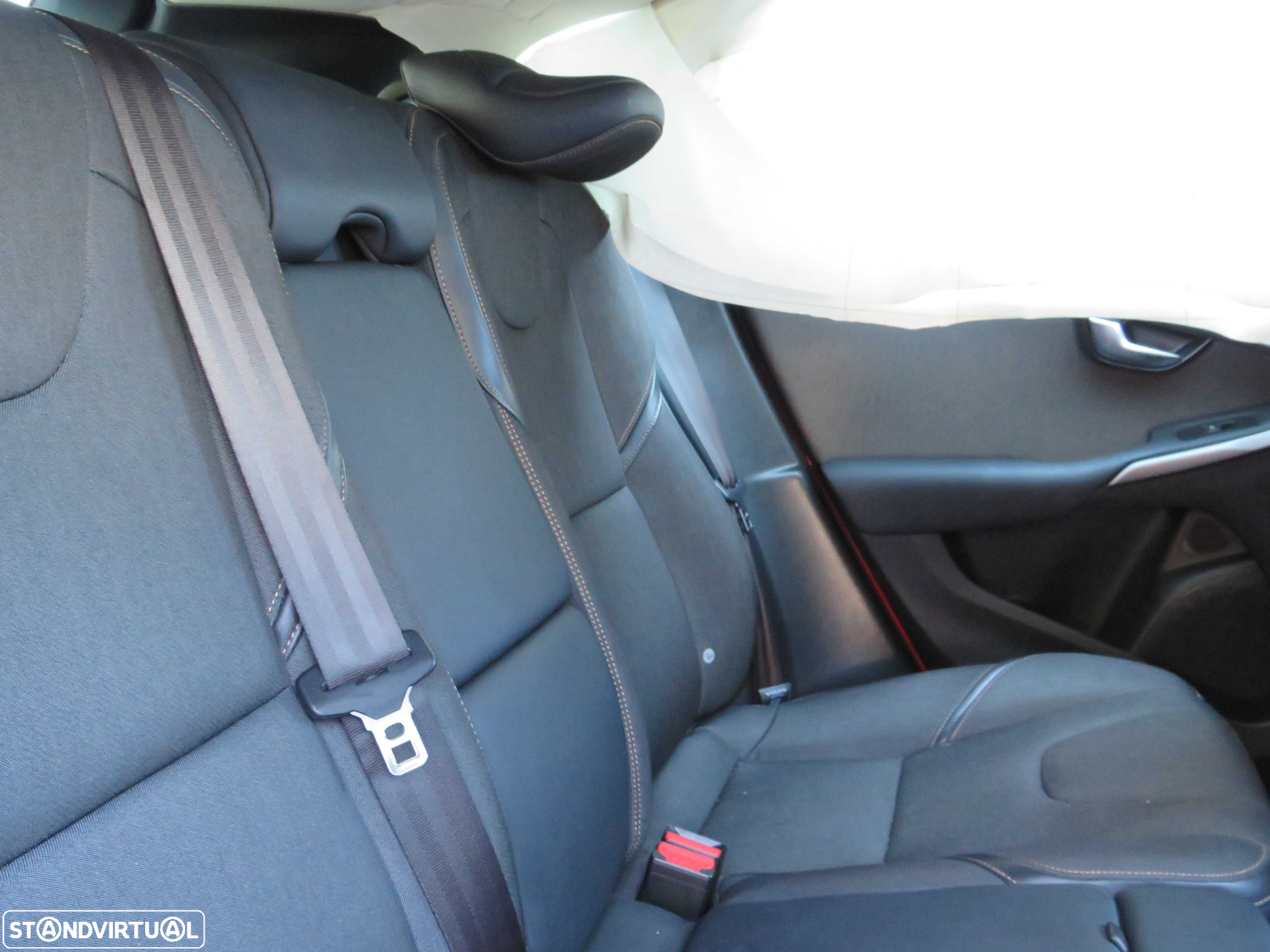 Volvo V40 2.0 D3 (150cv) de 2013  - Peças Usadas (8014) - 6