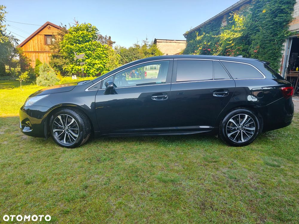 Toyota Avensis 2.0 D-4D Prestige - 2