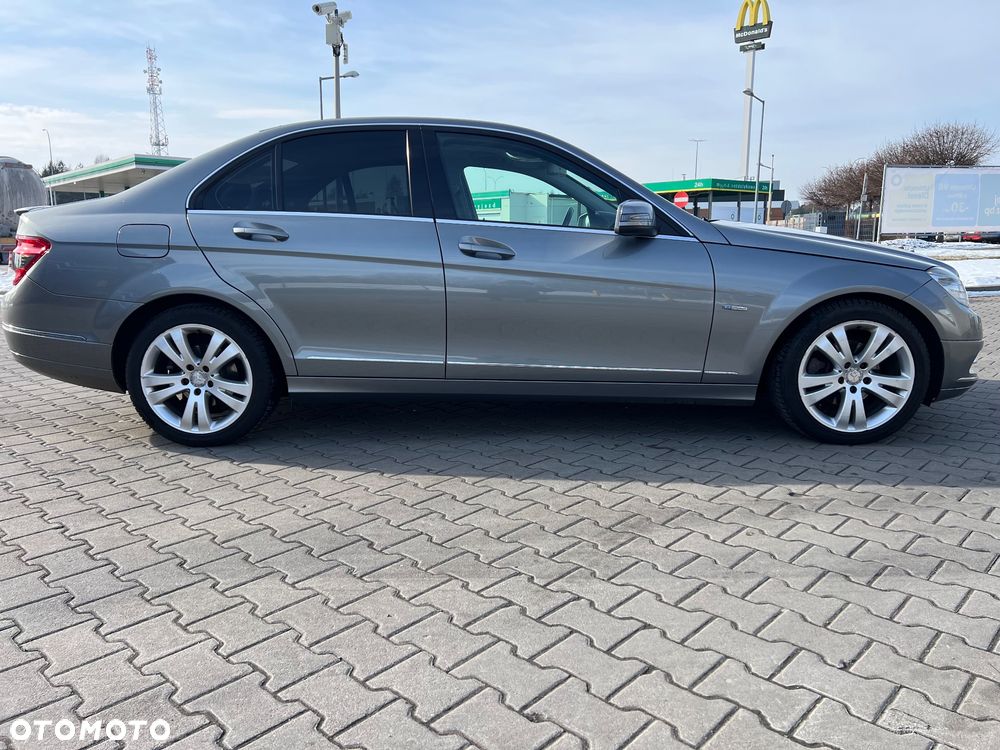 Mercedes-Benz Klasa C 180 CGI Automatik BlueEFFICIENCY Avantgarde - 2