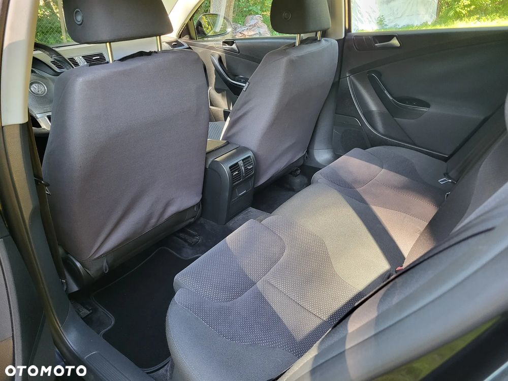 Volkswagen Passat 1.6 TDI DPF BlueMot Comfortline - 5