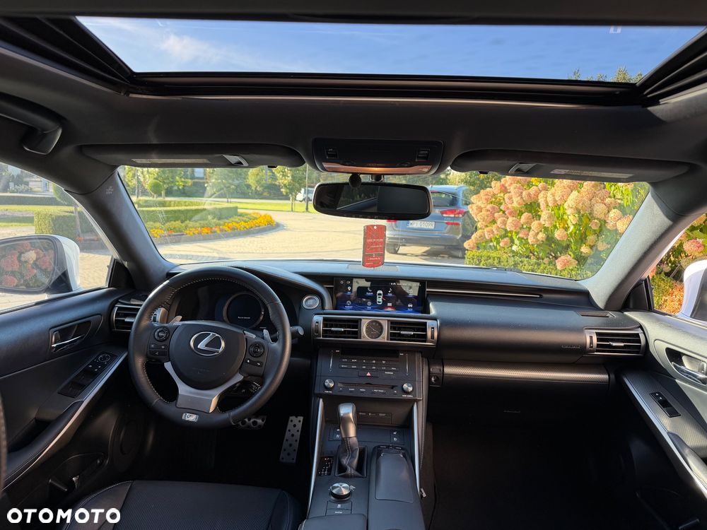 Lexus IS - 15