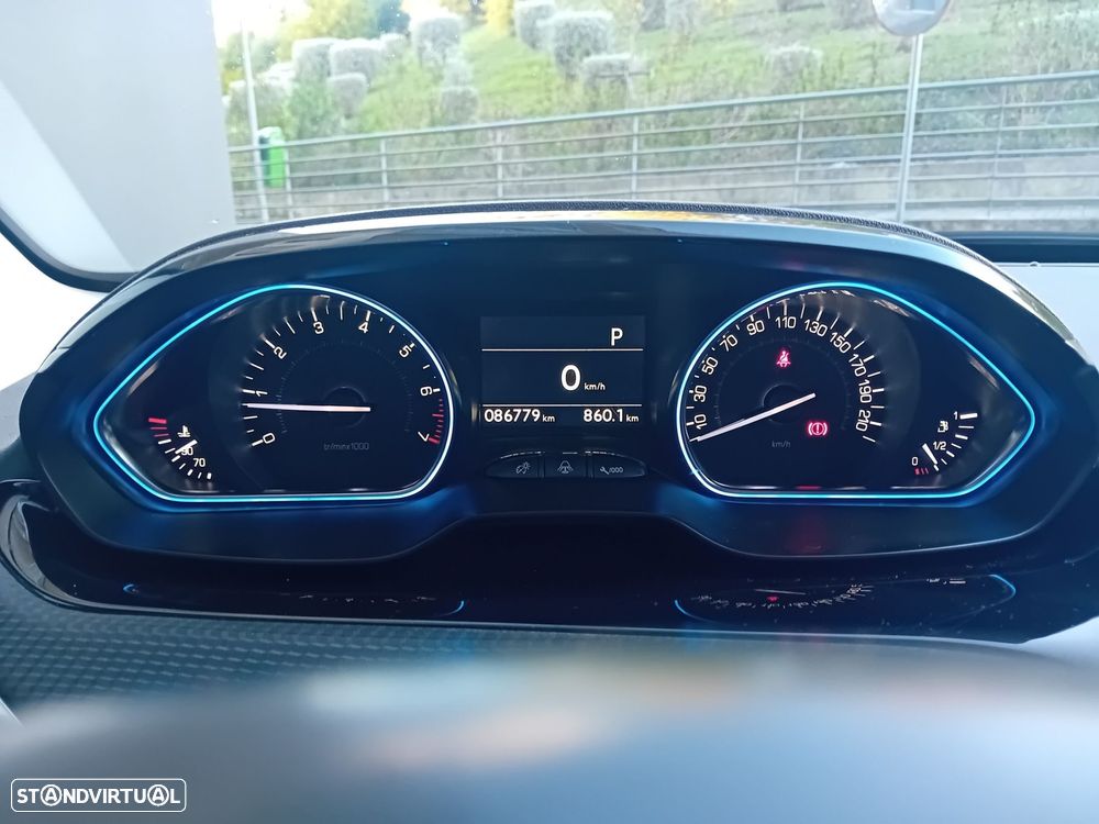 Peugeot 2008 1.2 PureTech Allure EAT6 - 18