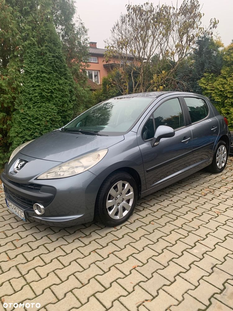 Peugeot 207 - 1
