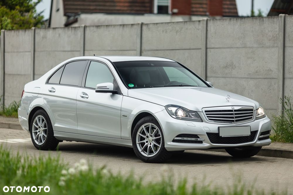 Mercedes-Benz Klasa C 200 CGI BlueEff Elegance - 10