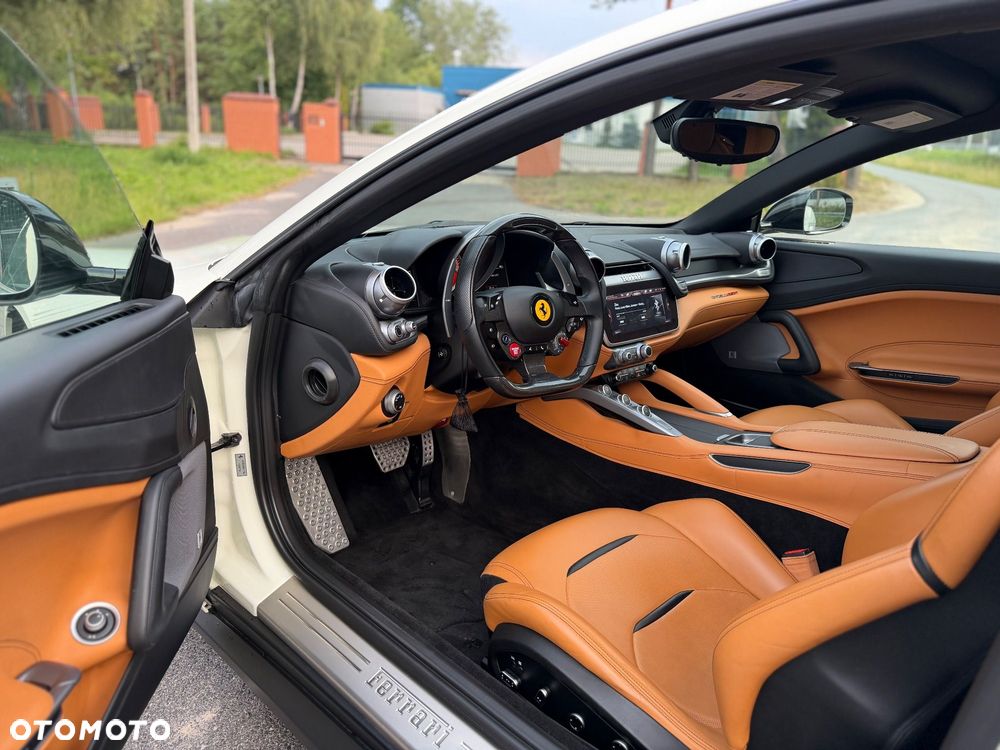 Ferrari GTC4Lusso - 17