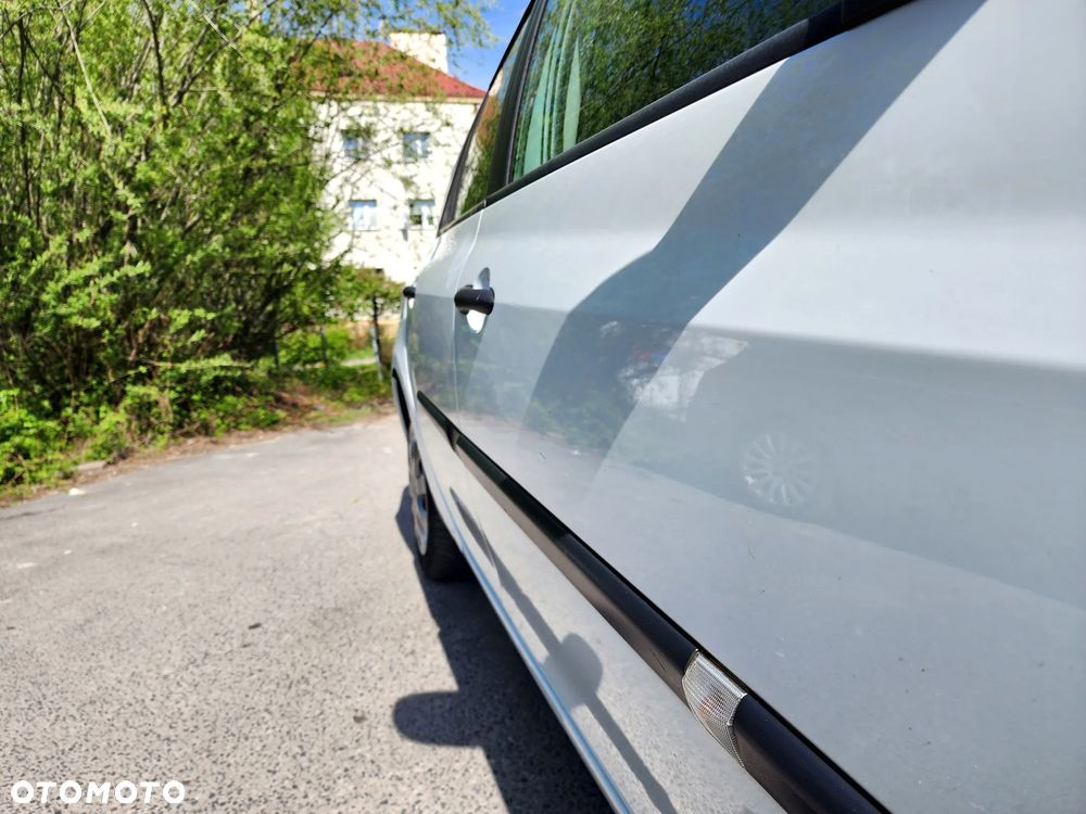 Renault Clio 1.2 16V 75 Expression - 10