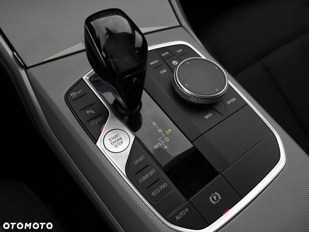 BMW Seria 3 318i - 33