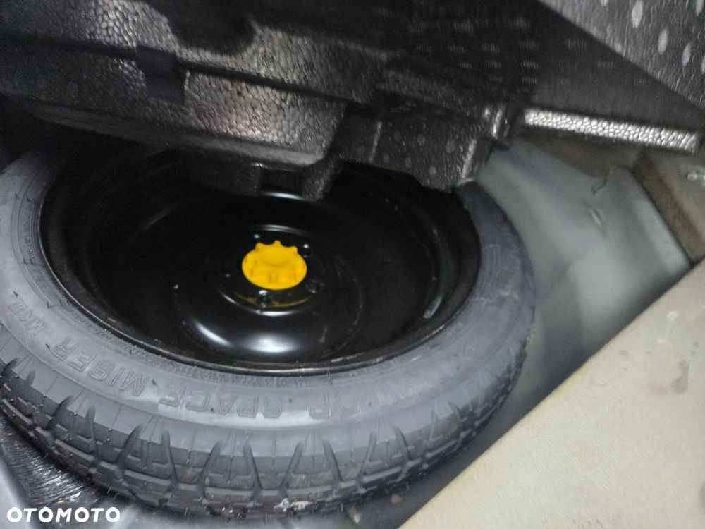 Toyota Avensis 1.8 Luna - 15