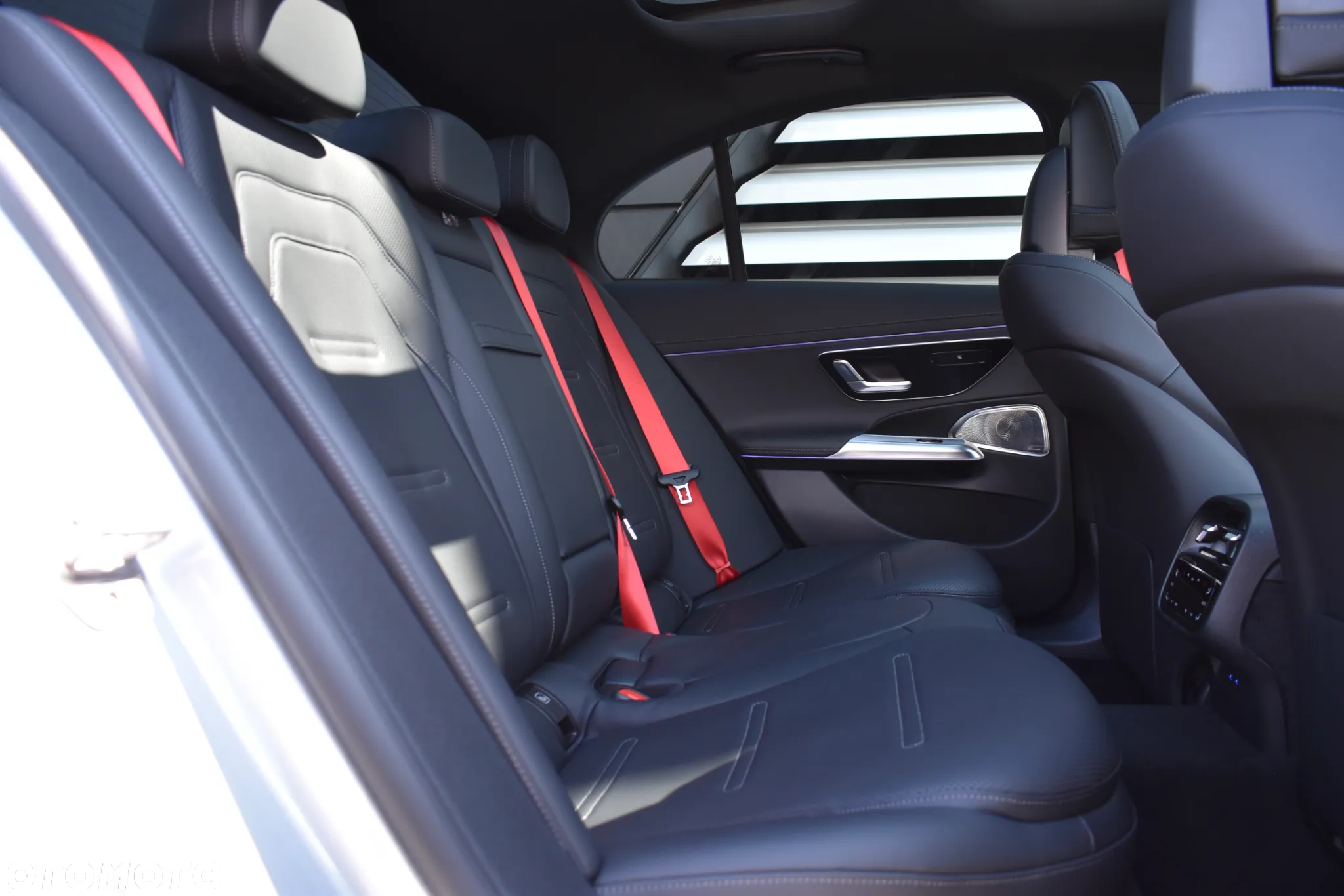 Mercedes-Benz Klasa E AMG 53 PHEV 4Matic+ 9G-Tronic TCT - 27