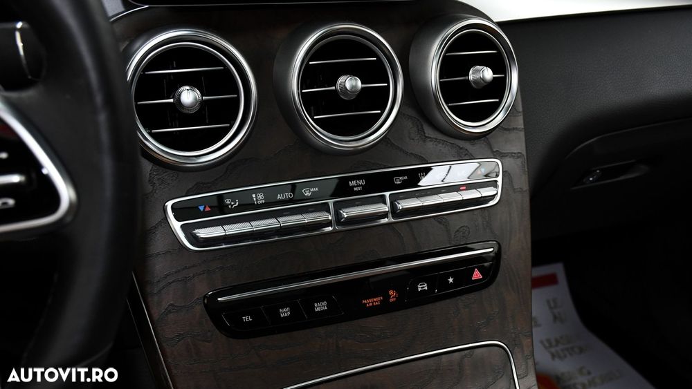 Mercedes-Benz GLC 300 e 4Matic 9G-TRONIC - 29