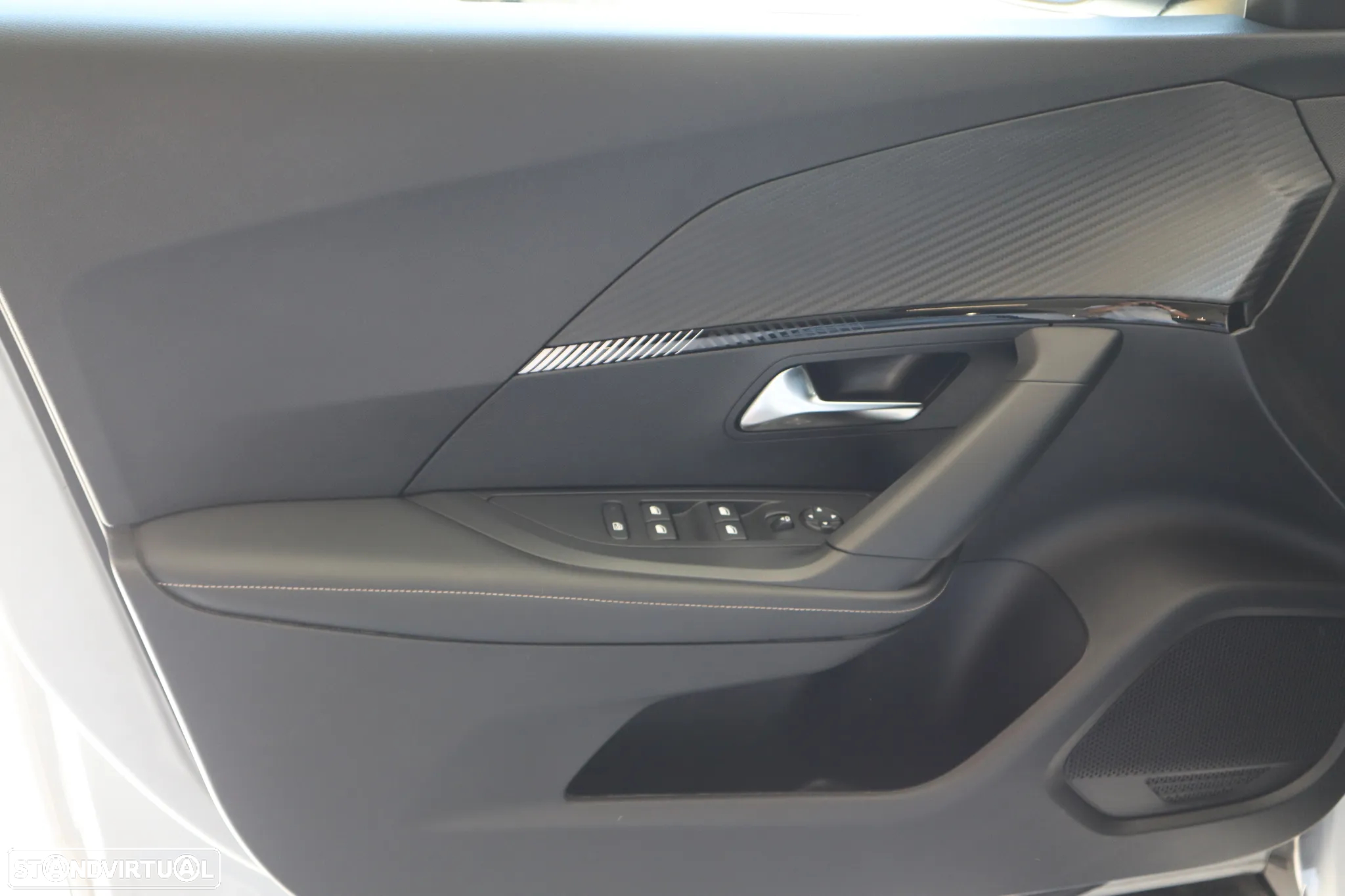 Peugeot 2008 1.2 PureTech Allure Pack - 12