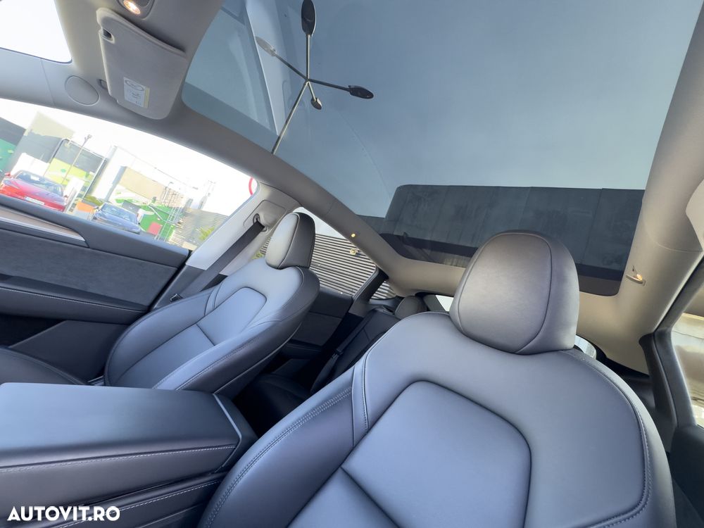 Tesla Model Y - 11