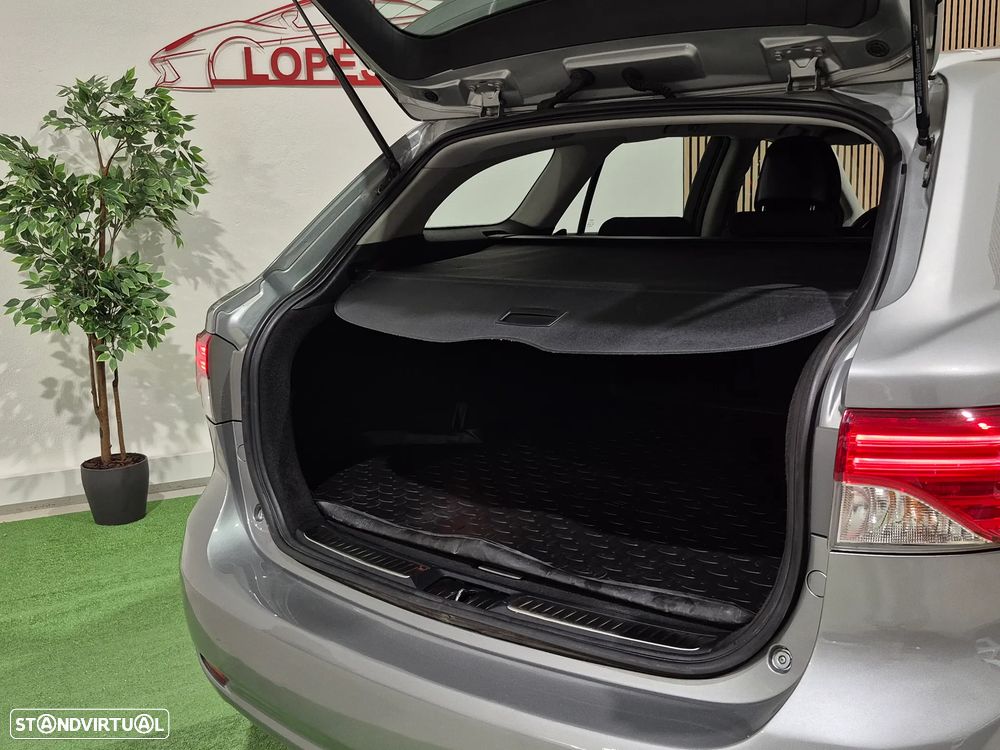 Toyota Avensis SW 2.0 D-4D Exclusive - 30