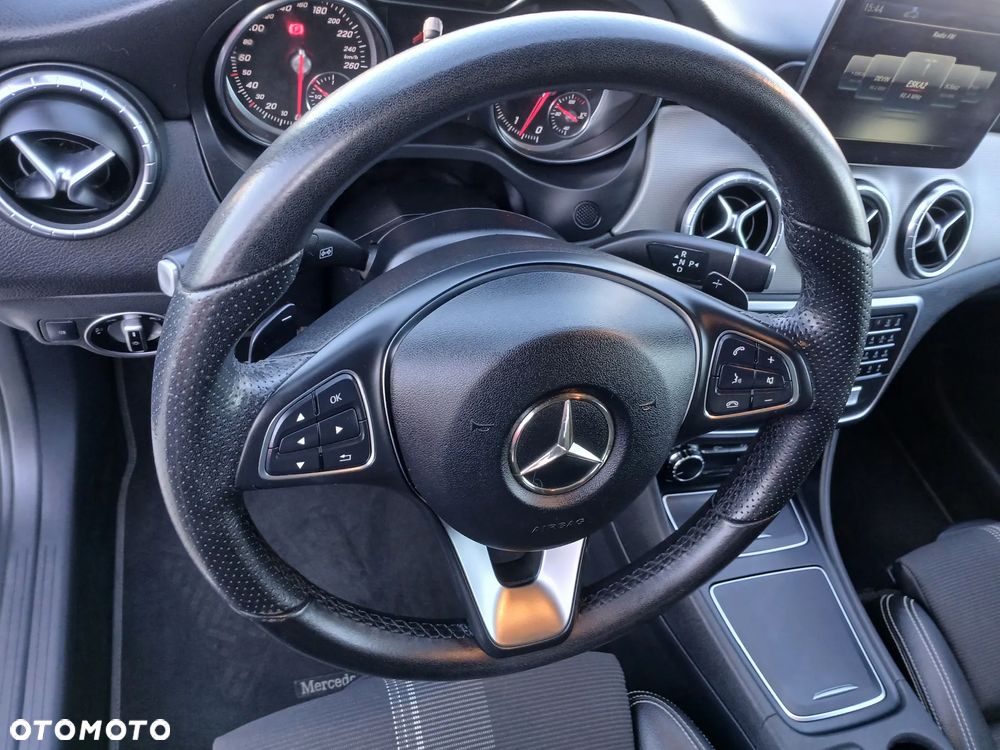 Mercedes-Benz CLA 200 7G-DCT AMG Line - 14