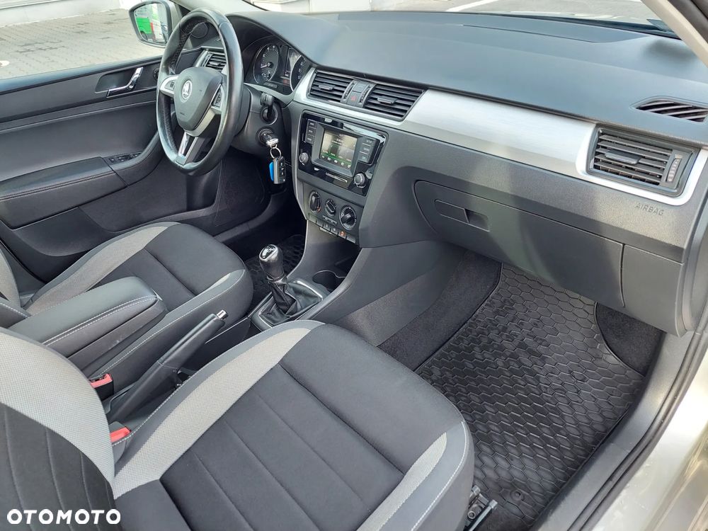 Skoda RAPID 1.2 TSI Ambition - 17