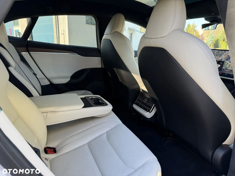Tesla Model S Long Range - 11