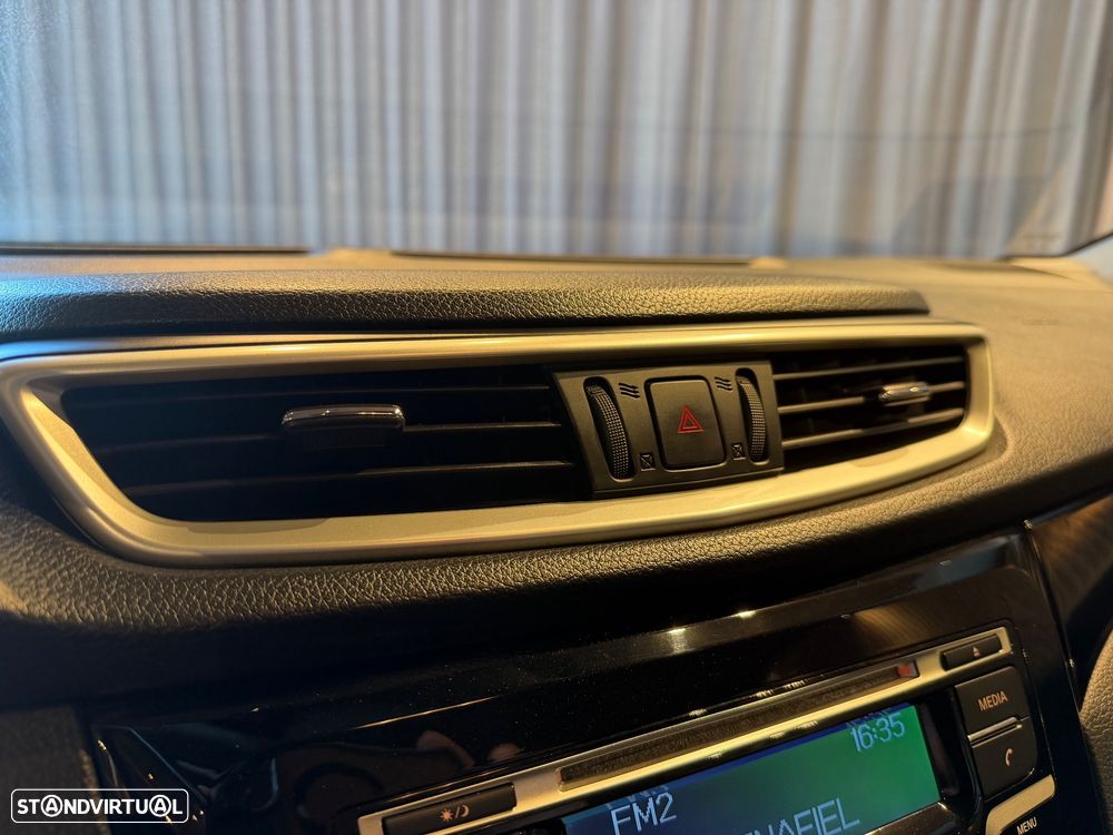 Nissan Qashqai 1.6 dCi N-Connecta RS+PS 4x4i - 44