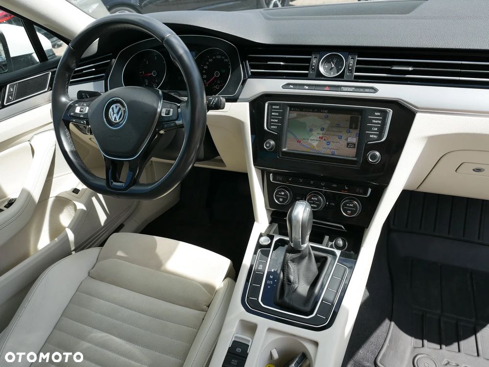 Volkswagen Passat Variant 2.0 TDI SCR DSG Highline - 15