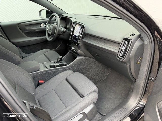 Volvo EX40 82 kWh Single Motor Extended Range Black Edition - 21