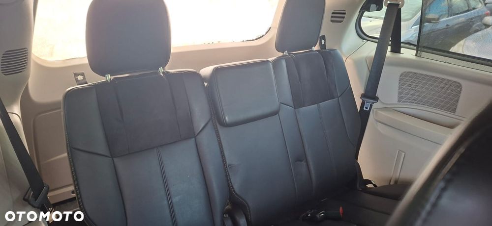 Chrysler Town & Country 3.6 Limited - 14