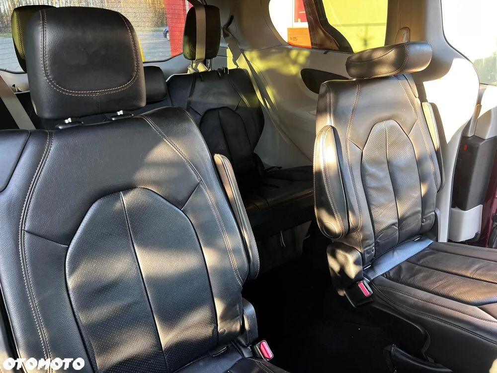 Chrysler Pacifica - 22