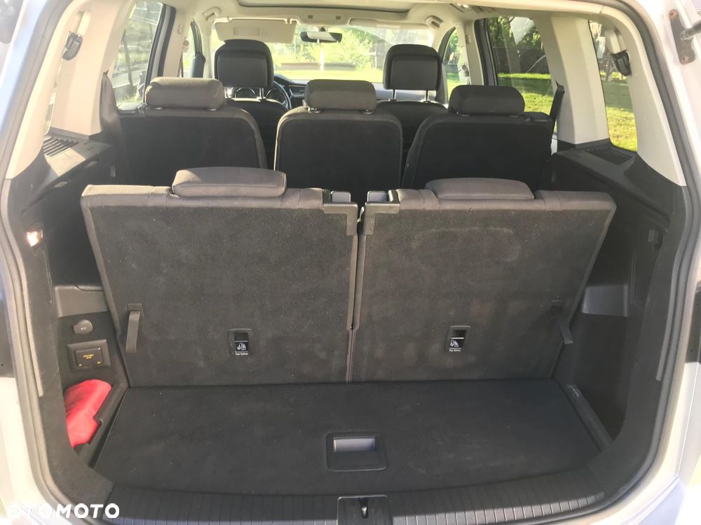 Volkswagen Touran 2.0 TDI SCR Highline - 10