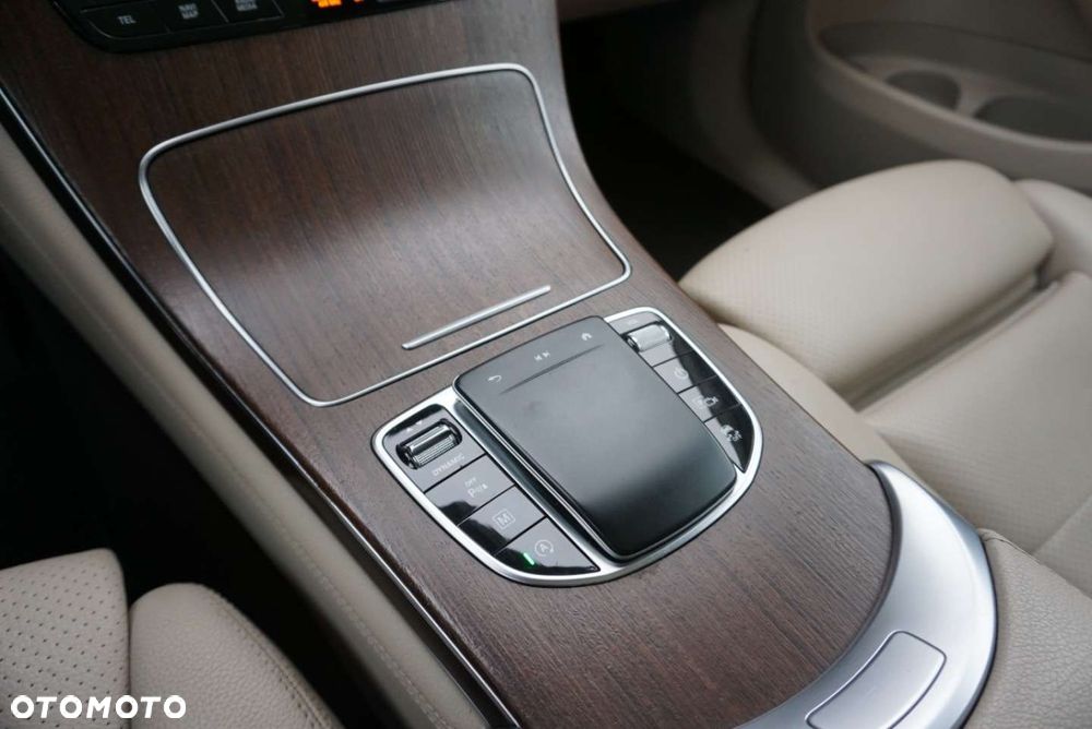 Mercedes-Benz GLC - 16