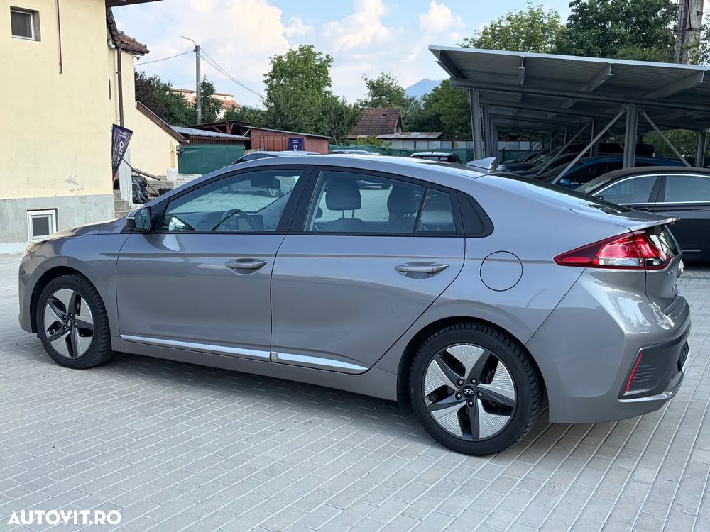 Hyundai IONIQ - 10