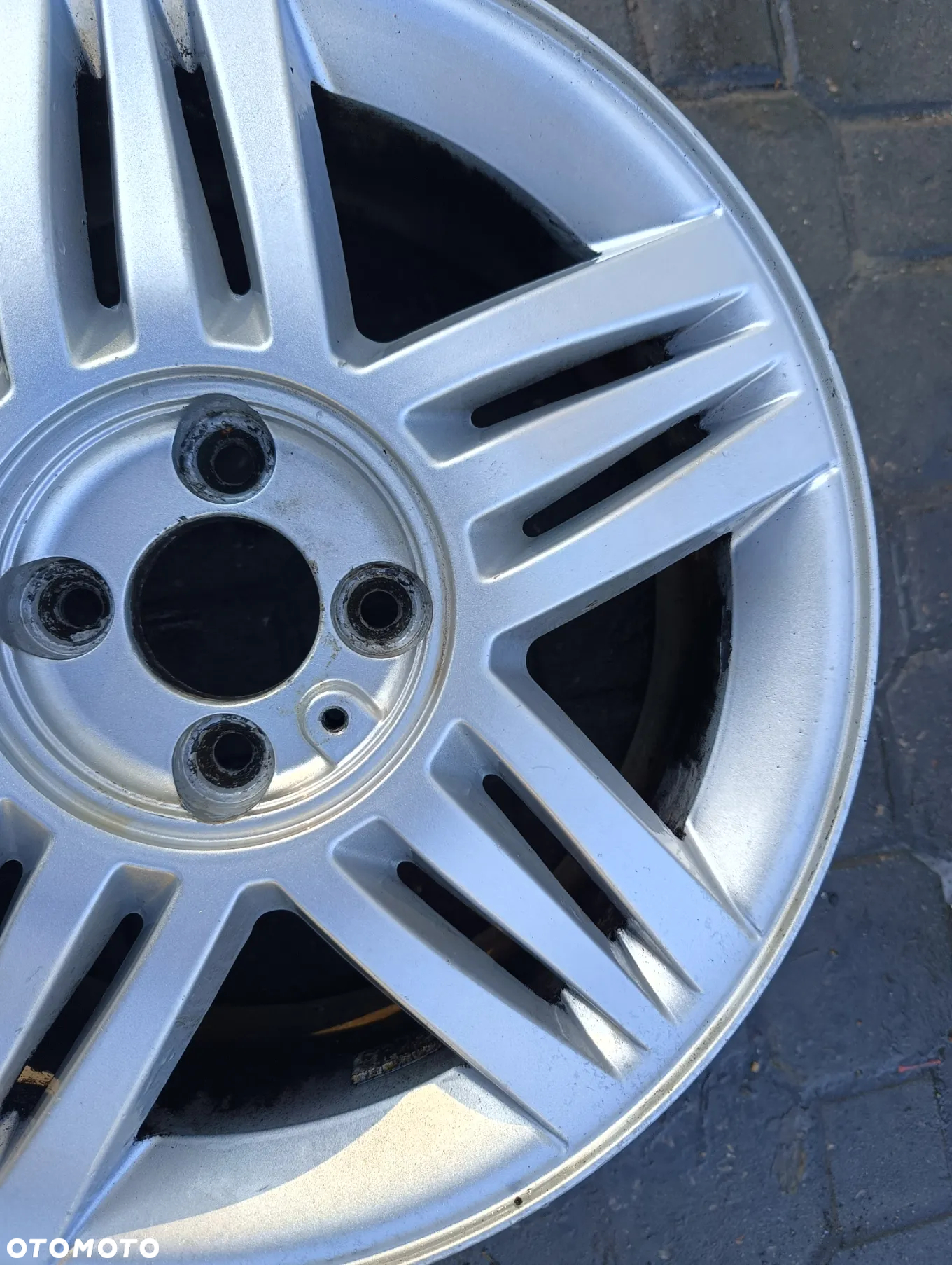 FELGA RENAULT 6,5Jx16CH4-49 ET49 4x100 - 2