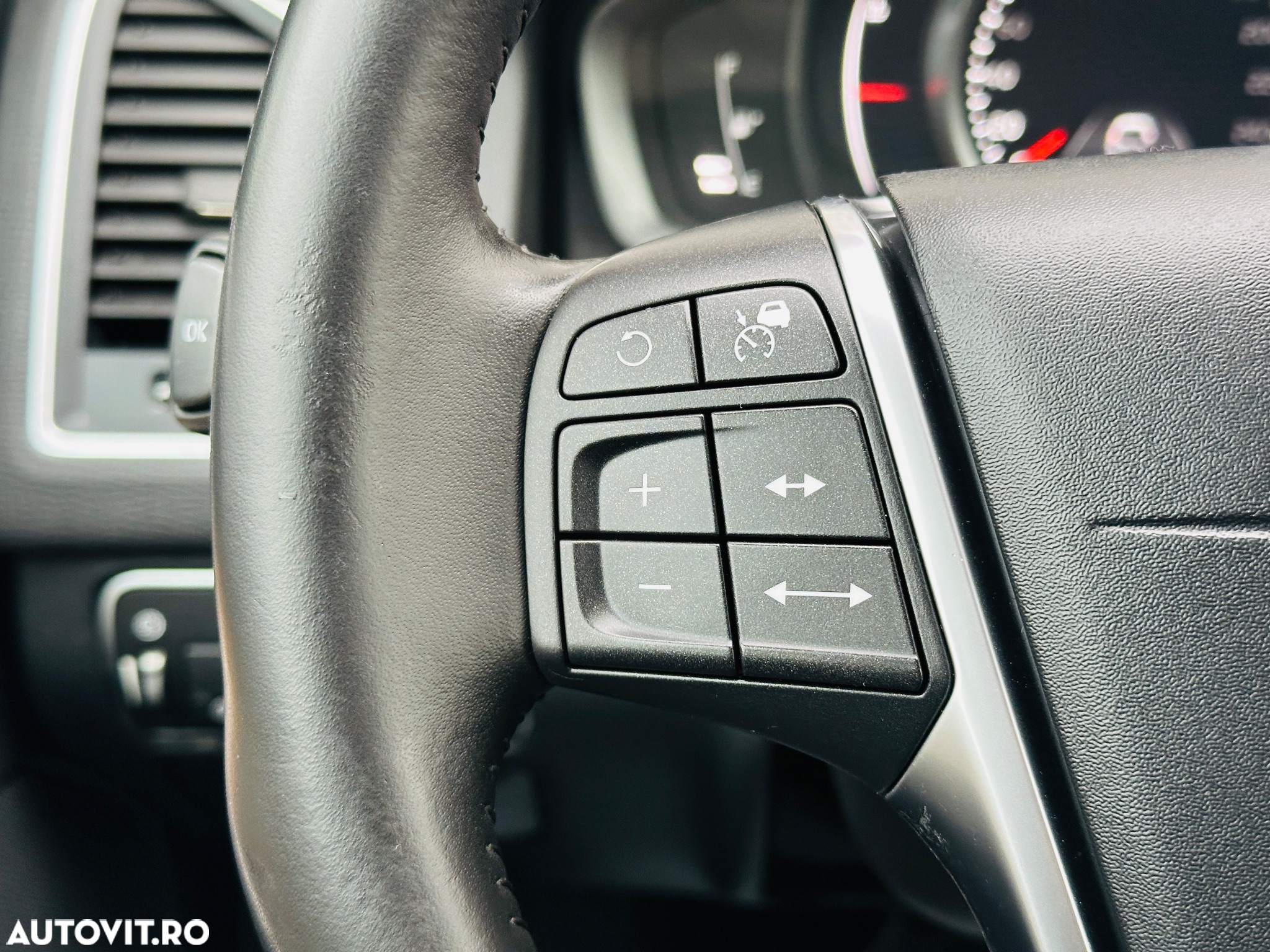 Volvo XC 60 D3 Geartronic Momentum - 36