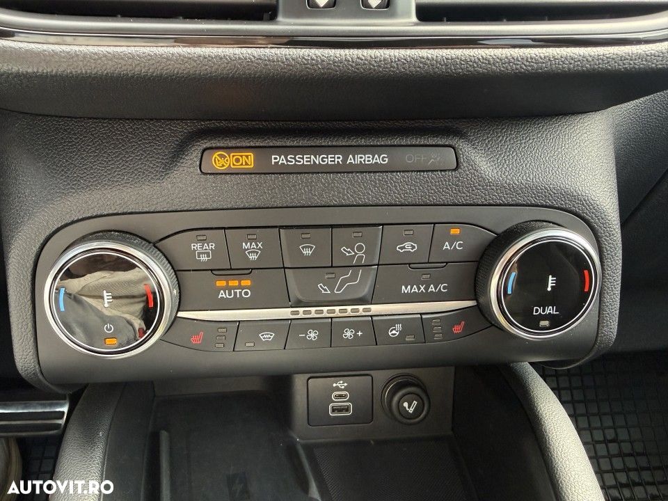 Ford Kuga - 36