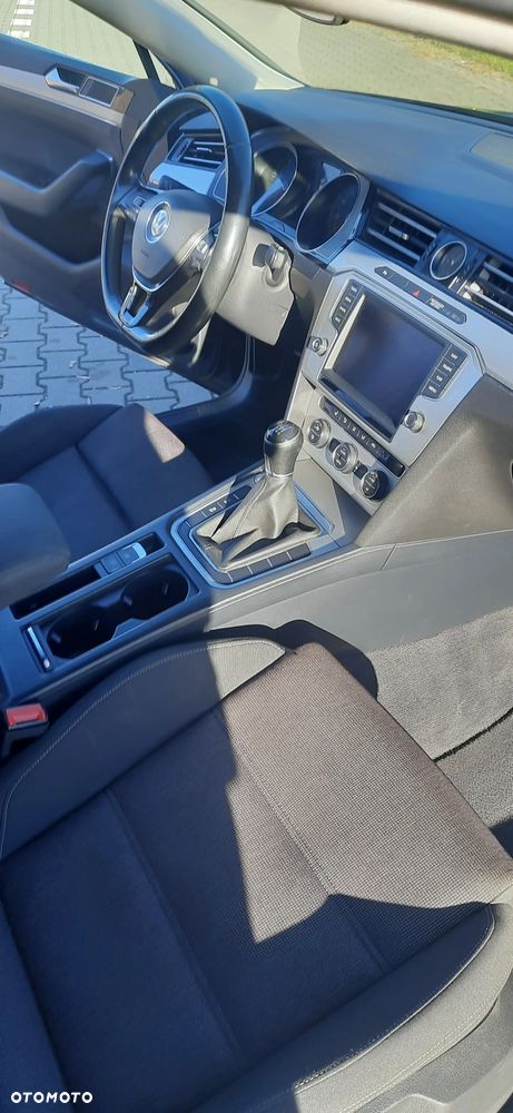 Volkswagen Passat - 12
