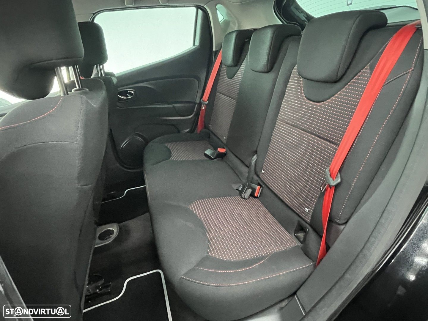 Renault Clio 1.6 T RS EDC - 9