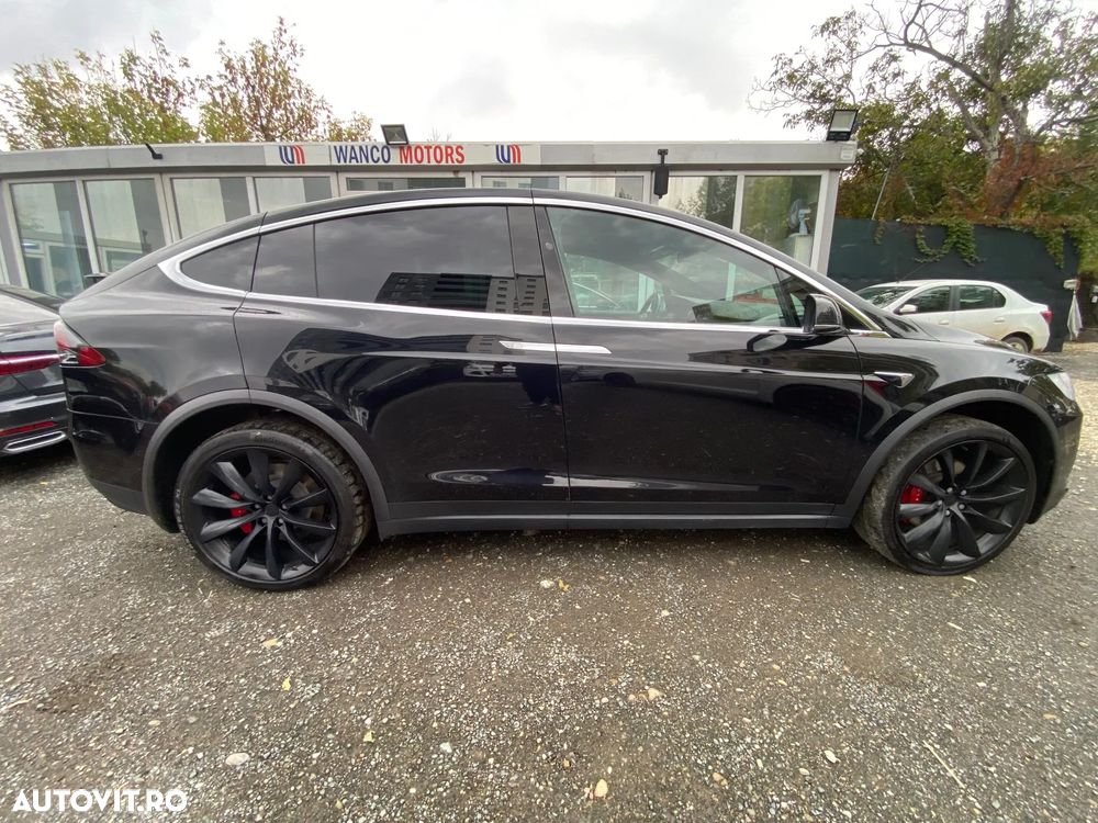 Tesla Model X - 18
