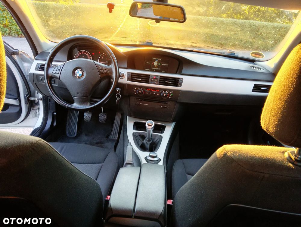 BMW Seria 3 320i - 8