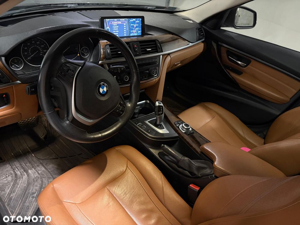 BMW Seria 3 328i Luxury Line - 12