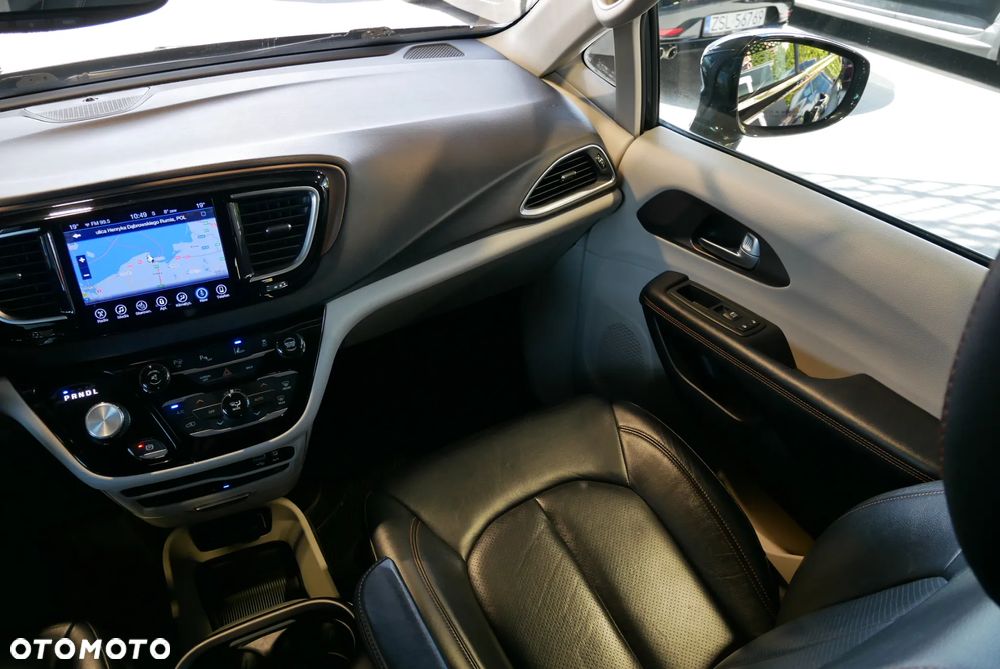Chrysler Pacifica - 19