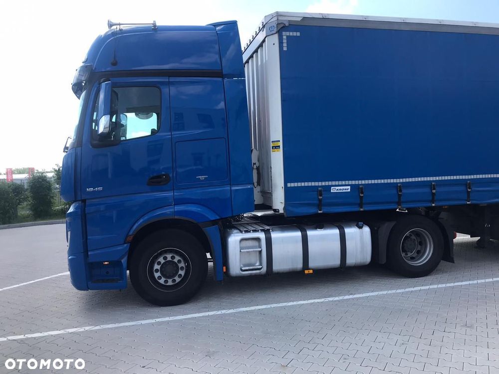 Mercedes-Benz Actros - 3
