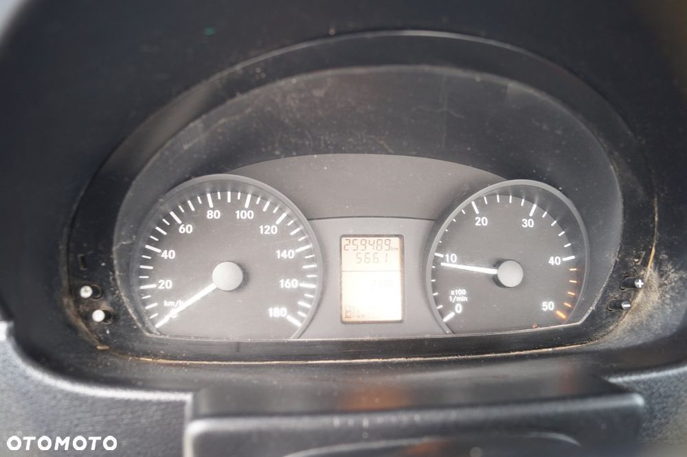 Mercedes-Benz Sprinter - 13