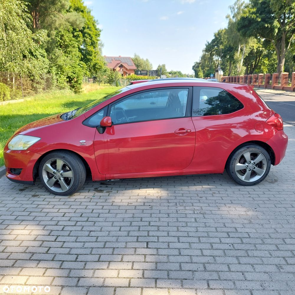 Toyota Auris 2.2 D-4D D-CAT - 2