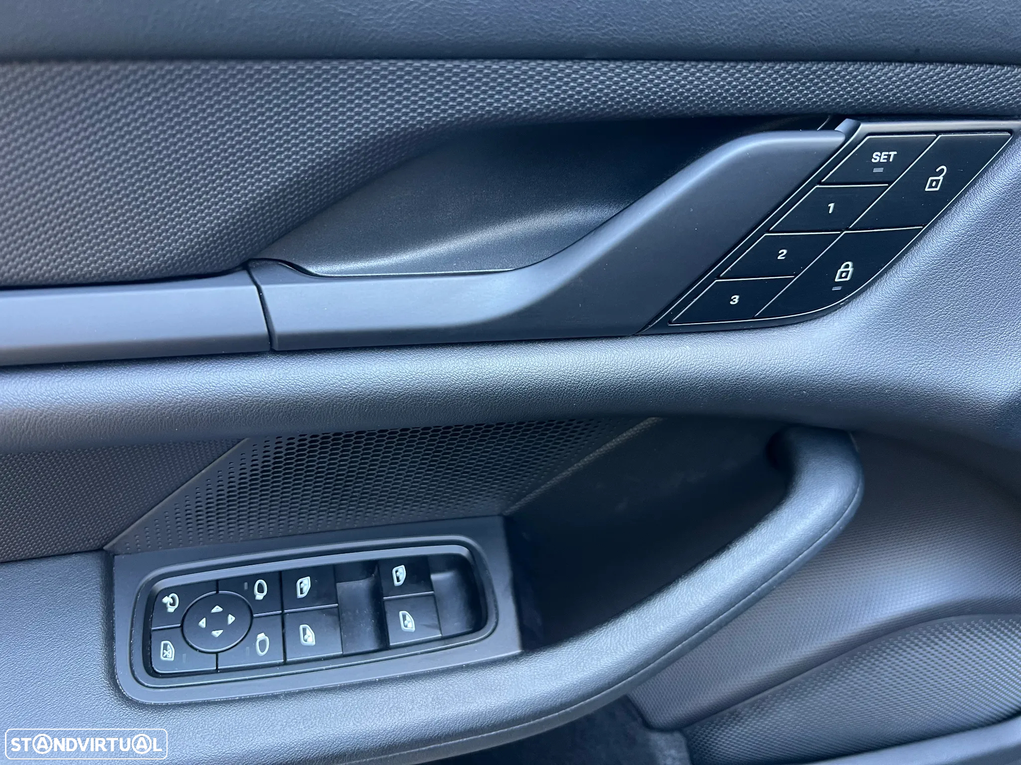 Porsche Taycan Sport Turismo - 19
