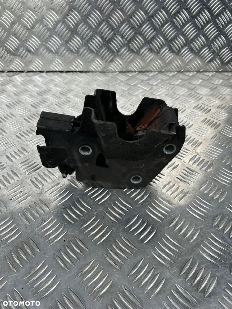 ZATRZASK ZAWIASU KABINY ZAMEK SCANIA NTG - 1
