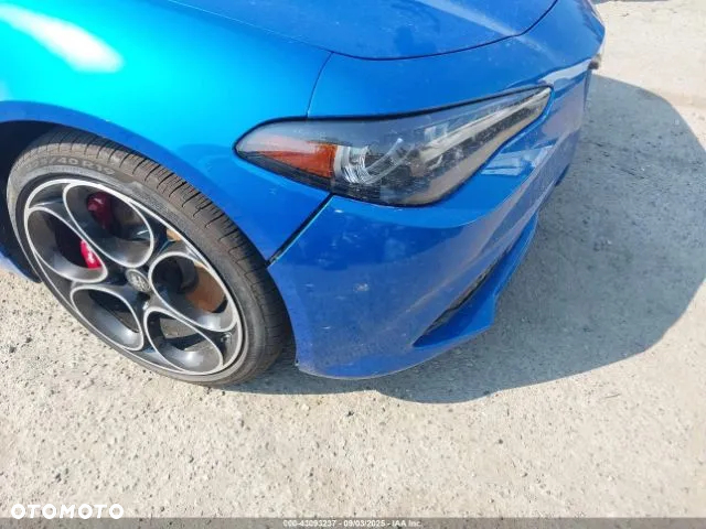 Alfa Romeo Giulia 2.0 Turbo 16V AT8-Q4 Veloce - 17
