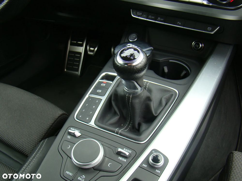 Audi A4 Limousine 40 TFSI design - 40