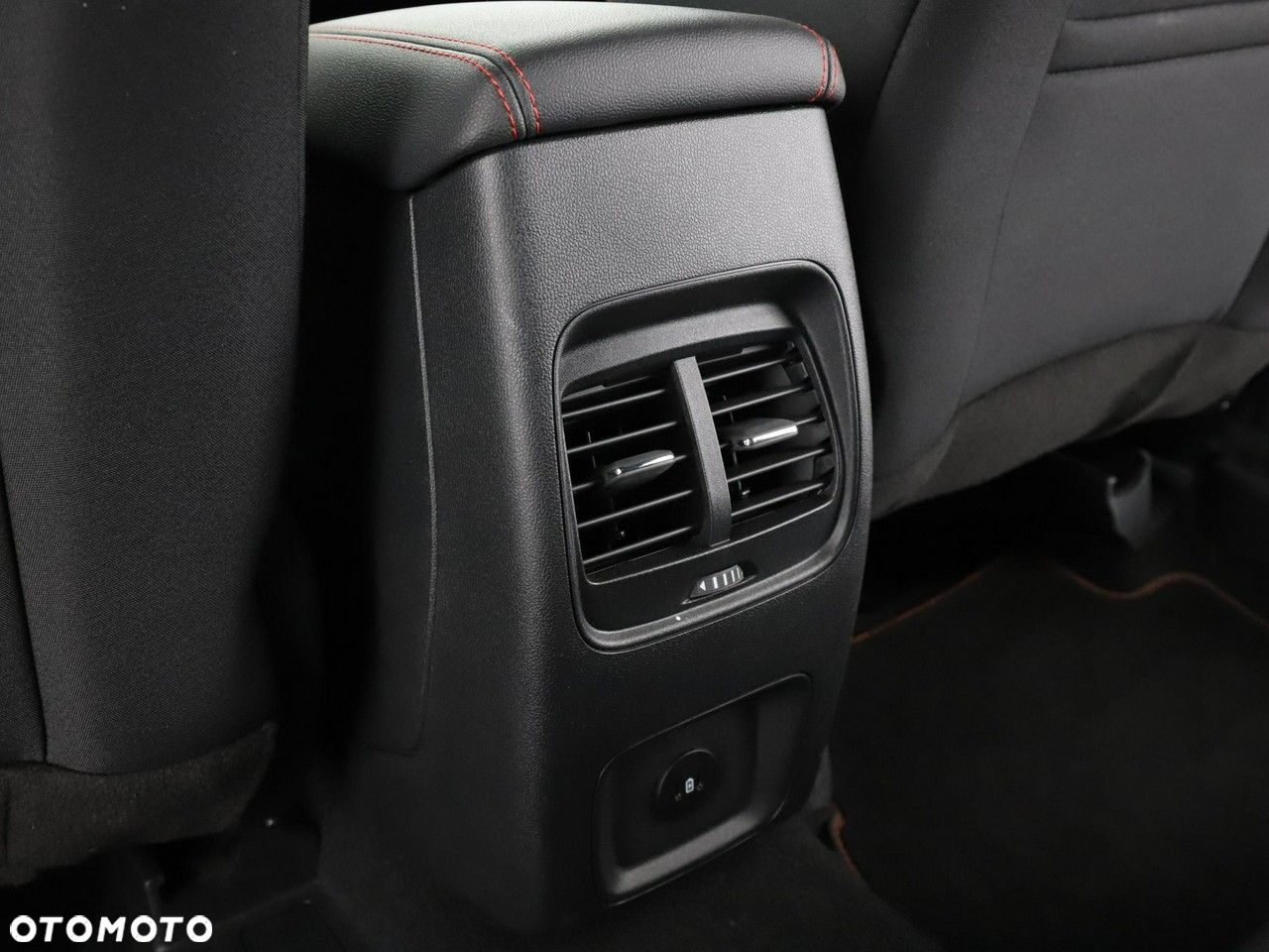 Ford Kuga 1.5 EcoBoost ST-LINE - 35