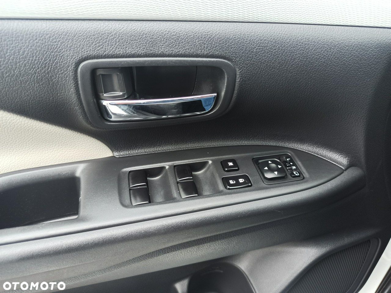 Mitsubishi Outlander - 22