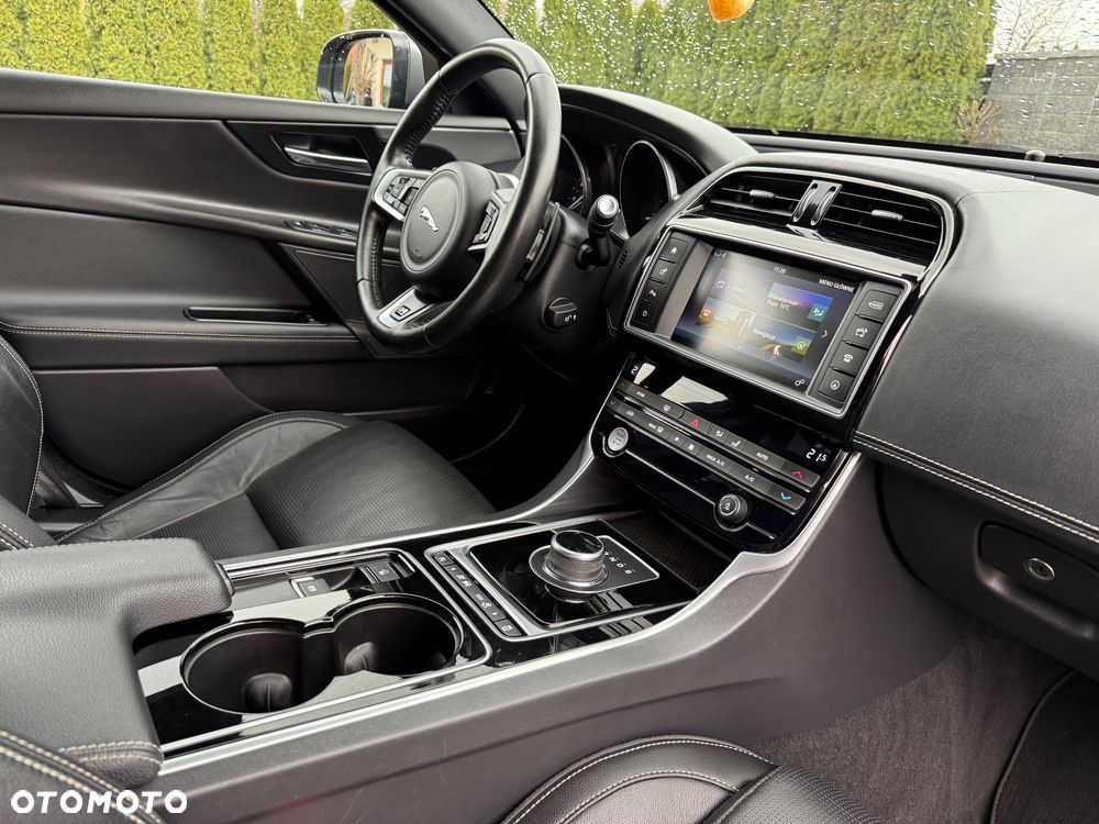 Jaguar XE 20d AWD R-Sport - 36